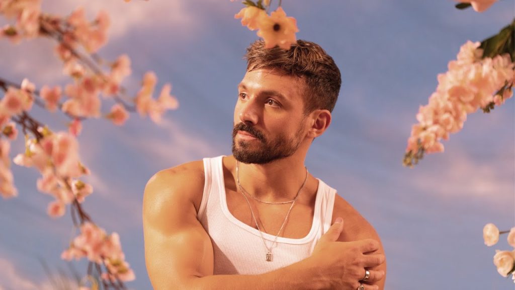 Alfie Arcuri returns with dark pop banger “Devils Lips”